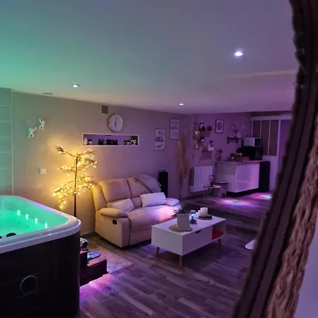 Avec Jacuzzi, Terrasse Amenagee Et Wifi A * Westrehem